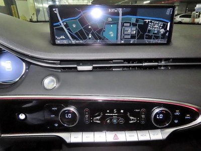 2022 Genesis GV70 thumbnail 11
