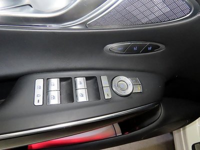 2022 Genesis GV70 thumbnail 13
