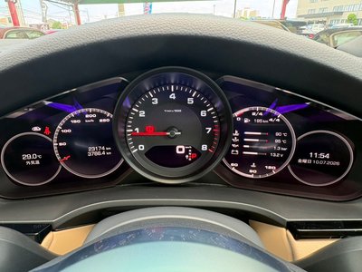 2018 Porsche CAYENNE thumbnail 16