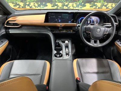 TOYOTA CROWN CROSSOVER - 2