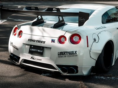 NISSAN GT-R - 10