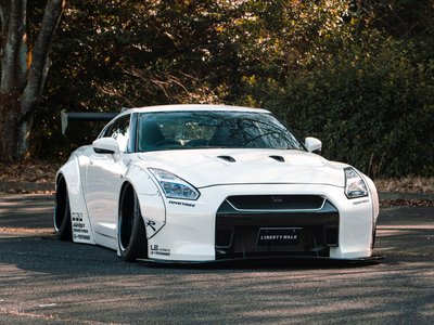 NISSAN GT-R - 2