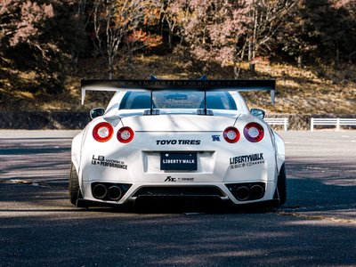 NISSAN GT-R - 5