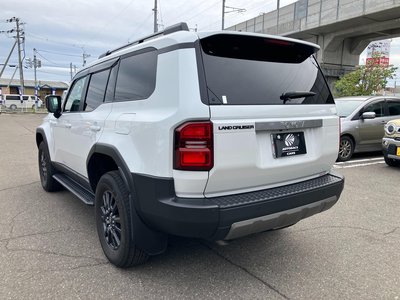 TOYOTA LAND CRUISER - 7