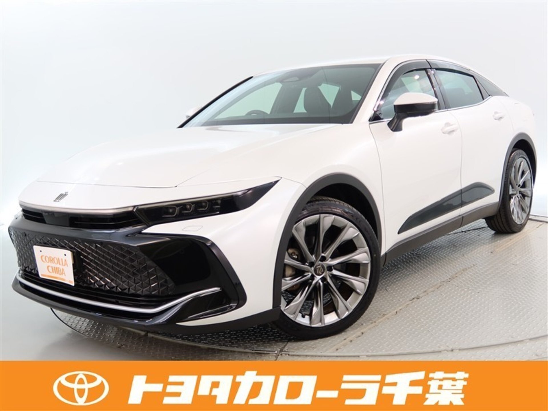 TOYOTA CROWN CROSSOVER - View 1