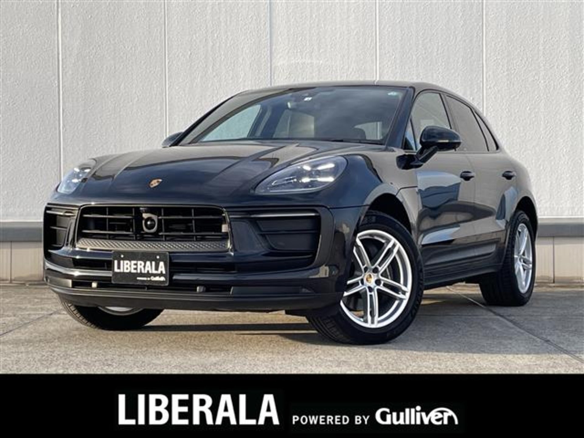 PORSCHE MACAN - View 1