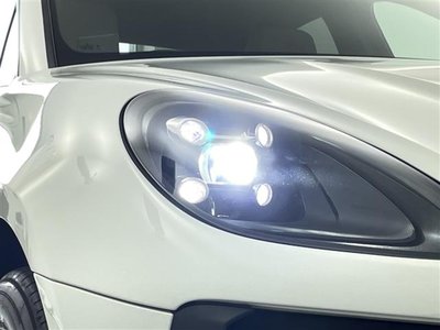 2019 Porsche MACAN thumbnail 39