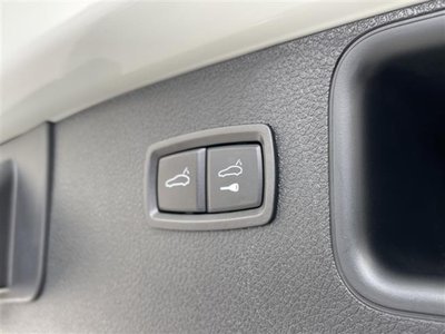 2019 Porsche MACAN thumbnail 36