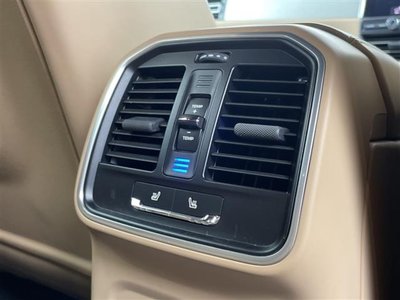 2019 Porsche MACAN thumbnail 28
