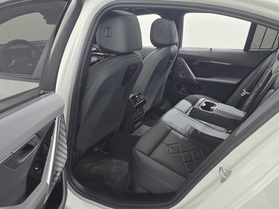 صورة مصغرة 18 لـ 2025 BMW 5 SERIES
