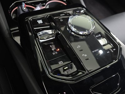 صورة مصغرة 12 لـ 2025 BMW 5 SERIES
