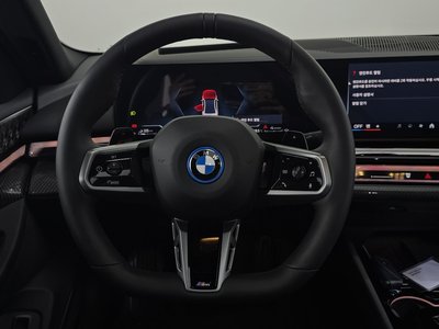 صورة مصغرة 20 لـ 2025 BMW 5 SERIES
