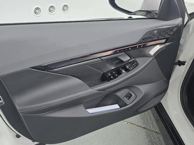 صورة مصغرة 14 لـ 2025 BMW 5 SERIES