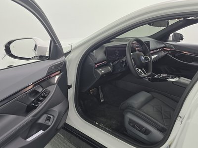 صورة مصغرة 13 لـ 2025 BMW 5 SERIES