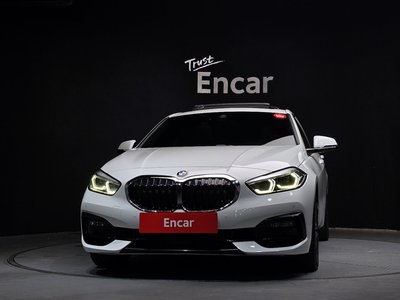 2021 BMW 1 SERIES 照片 2