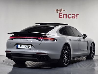 PORSCHE PANAMERA - 4