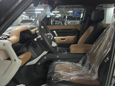 LAND ROVER DEFENDER - 4