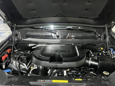 LAND ROVER DEFENDER - 7