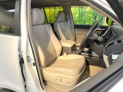 TOYOTA LAND CRUISER PRADO - 8