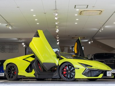 LAMBORGHINI REVUELTO