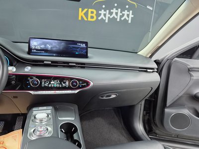 2022 Genesis ELECTRIFIED GV70 photo 8