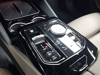 2025 BMW 5 SERIES — миниатюра 12