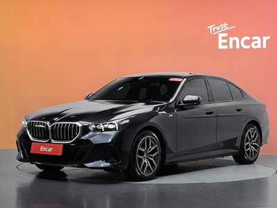 2025 BMW 5 SERIES — фото 1