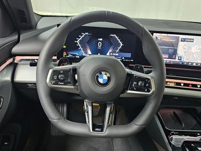 2025 BMW 5 SERIES — миниатюра 21