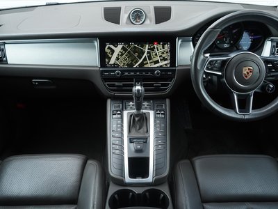 PORSCHE MACAN - 5