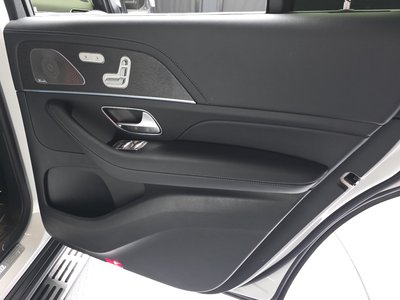 2026 Mercedes-BENZ GLS — миниатюра 15
