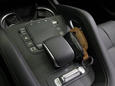 2026 Mercedes-BENZ GLS — миниатюра 32