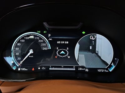 صورة 8 لـ 2021 Genesis GV70