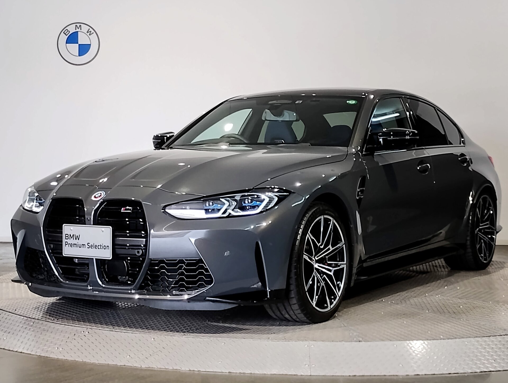 BMW M3 SEDAN - View 1