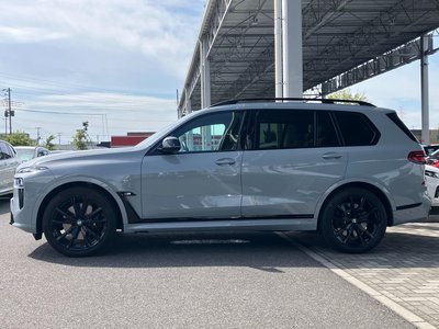 2025 BMW X7 photo 3