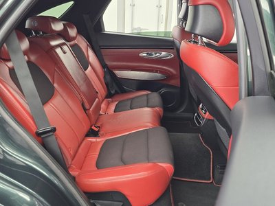 2021 Genesis GV70 — миниатюра 17