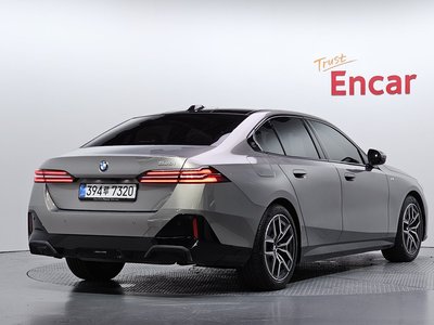 2025 BMW 5 SERIES — фото 4