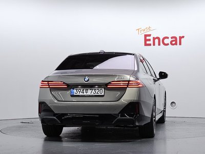 2025 BMW 5 SERIES — фото 3