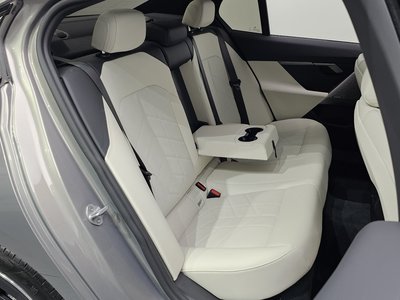 2025 BMW 5 SERIES — миниатюра 11