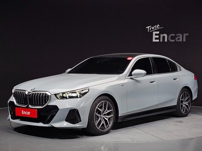 BMW 5 SERIES - 1