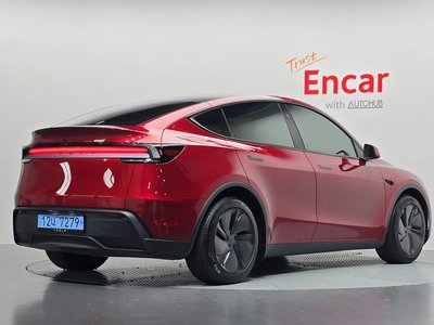 TESLA MODEL Y - 3
