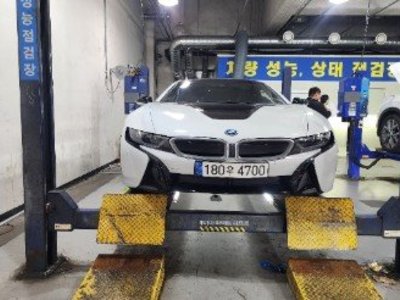 BMW I8 - 1