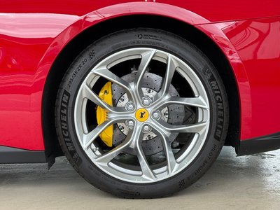 2018 Ferrari GTC4 LUSSO thumbnail 23