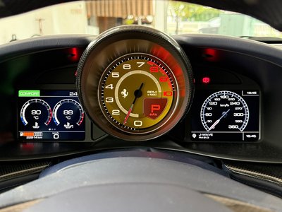 2018 Ferrari GTC4 LUSSO thumbnail 32