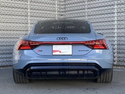 AUDI RS E-TRON GT - 4