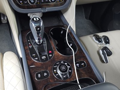 BENTLEY BENTAYGA - 9