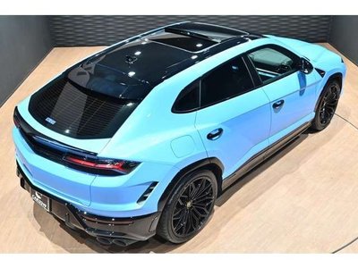 2026 Lamborghini URUS photo 9