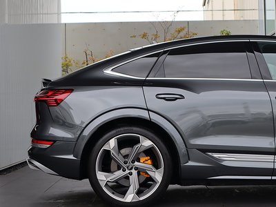 صورة مصغرة 25 لـ 2024 AUDI E-TRON S SPORTBACK