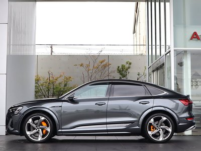 صورة 12 لـ 2024 AUDI E-TRON S SPORTBACK