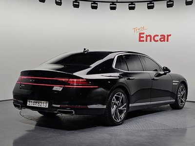 صورة 3 لـ 2022 Genesis G90 (RS4)