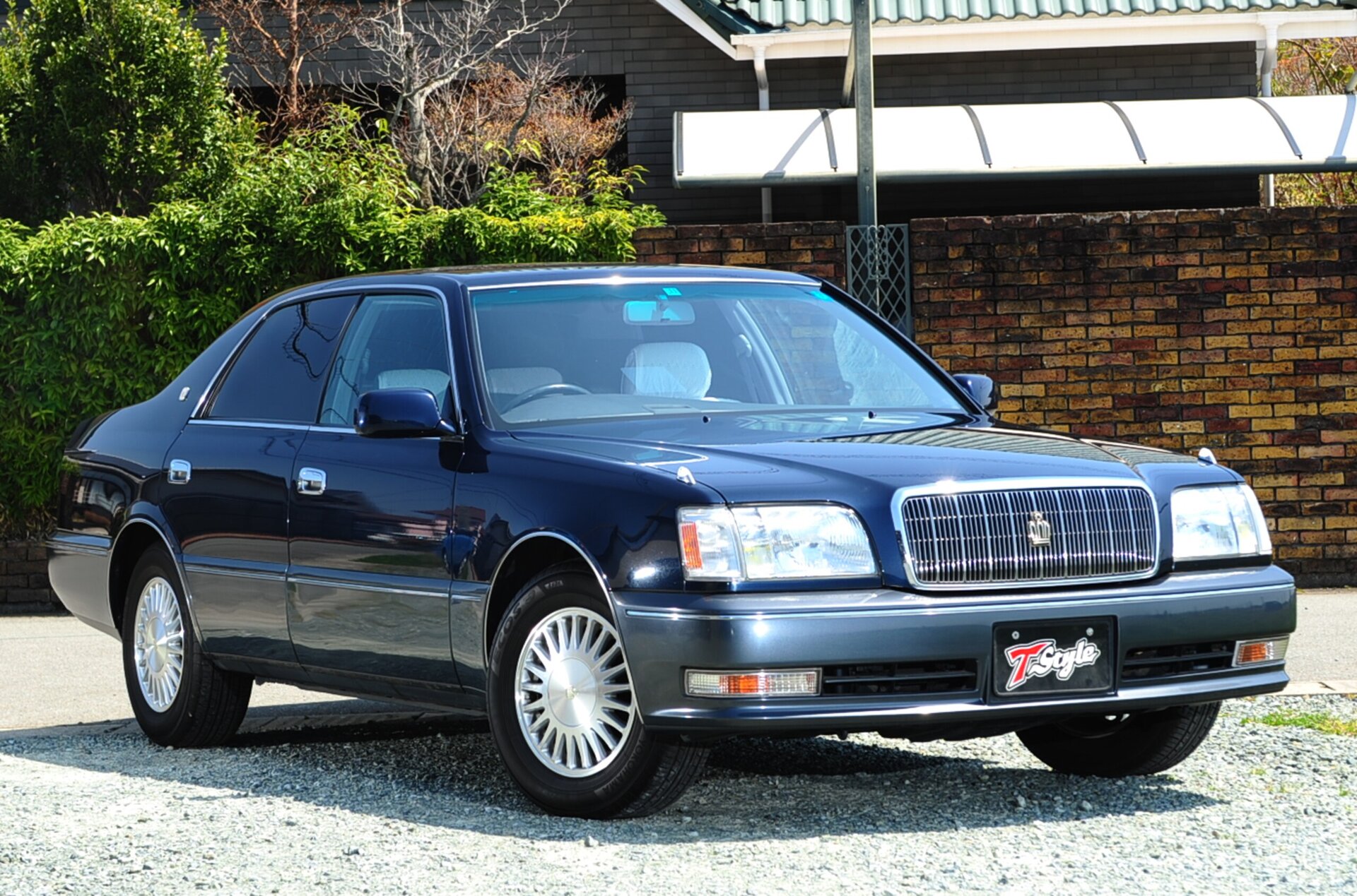 TOYOTA CROWN MAJESTA - View 1